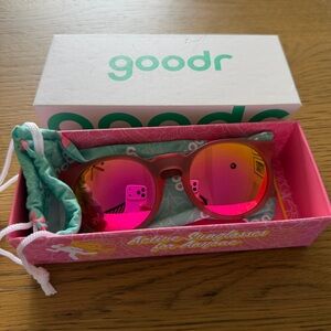 NEW IN BOX Goodr Circle G Sunglasses in Light Pink